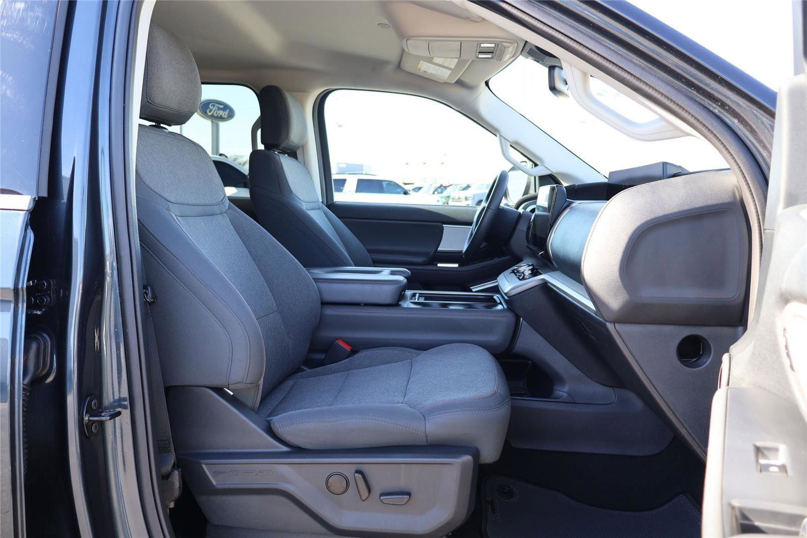 Certified 2025 Ford Expedition Active image 41