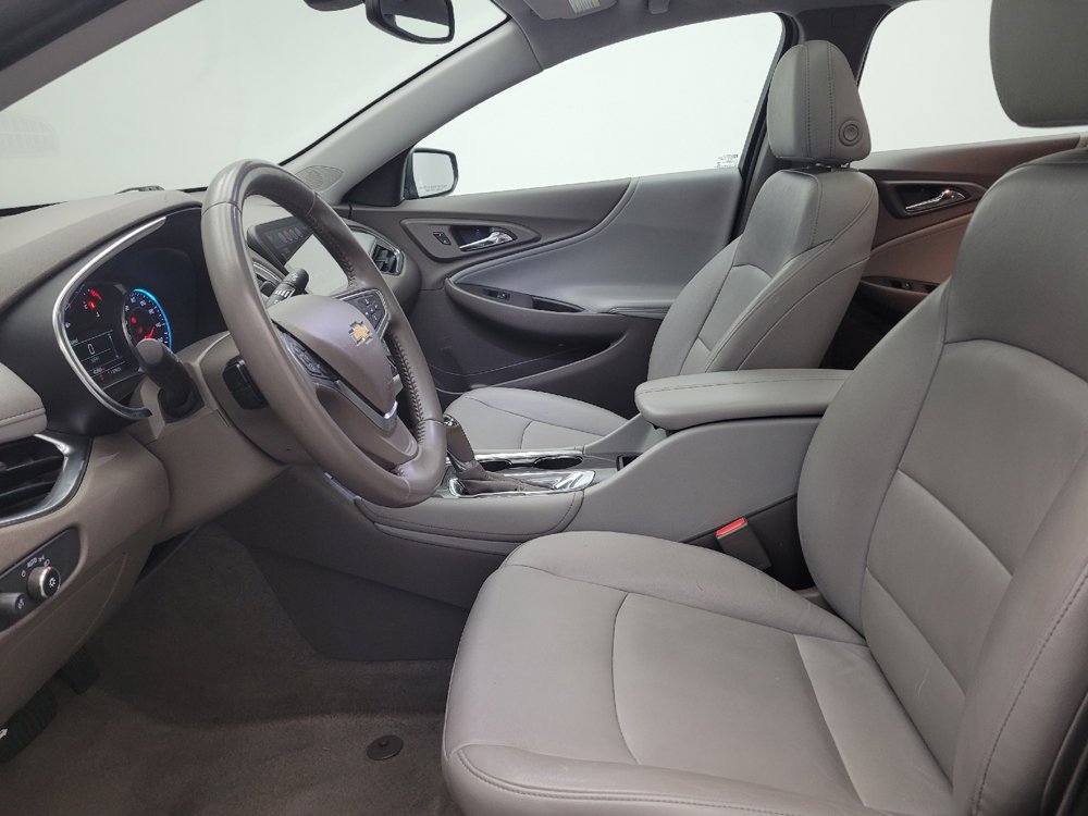 Used 2018 Chevrolet Malibu LT w/ Leather Package FWD image 17
