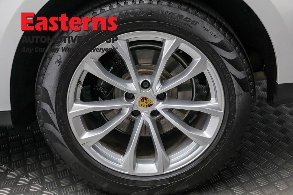 Used 2023 Porsche Macan T w/ Premium Package Plus image 9