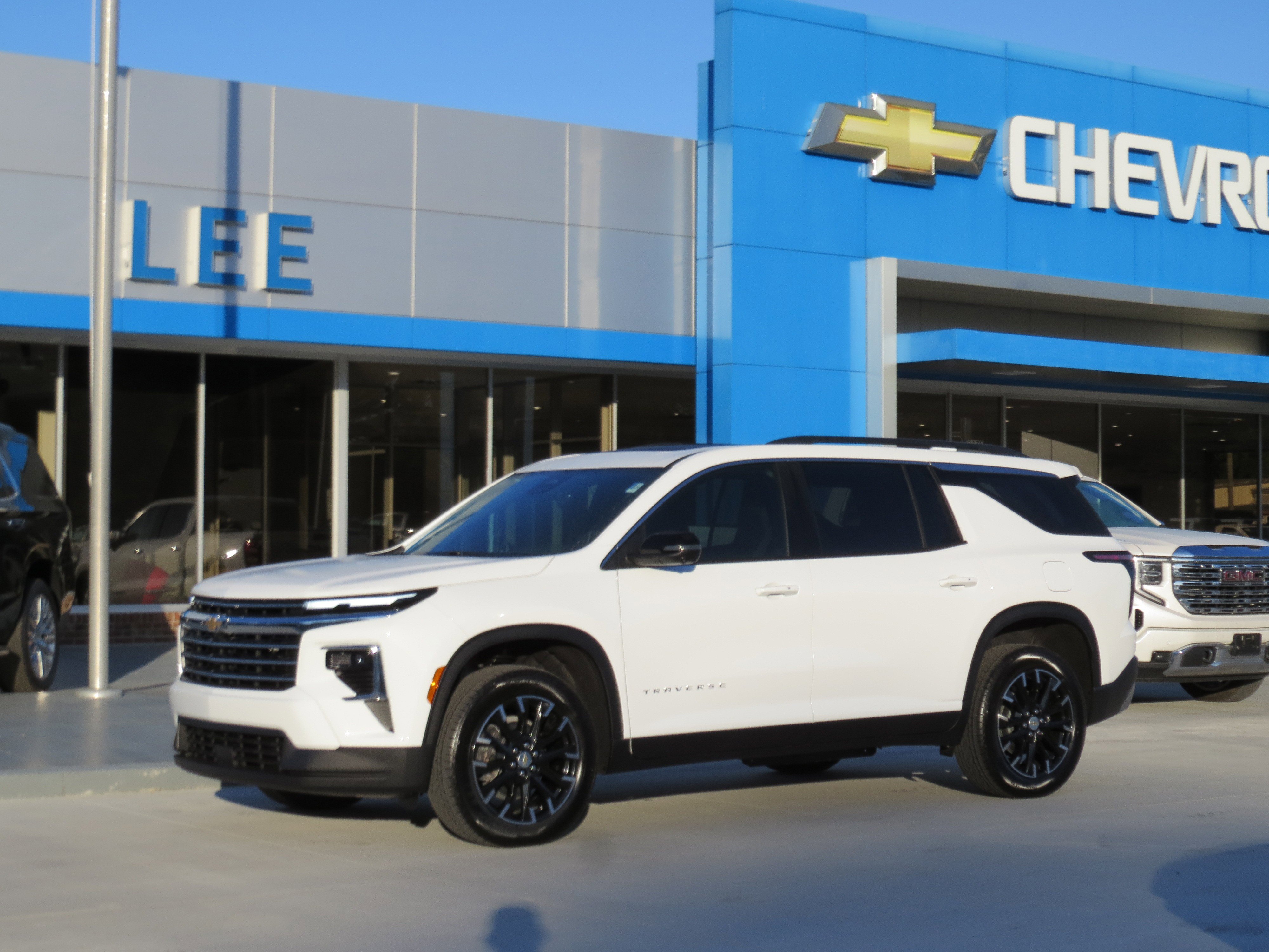 New 2026 Chevrolet Traverse LT w/ Sun and Wheel Package FWD image 1