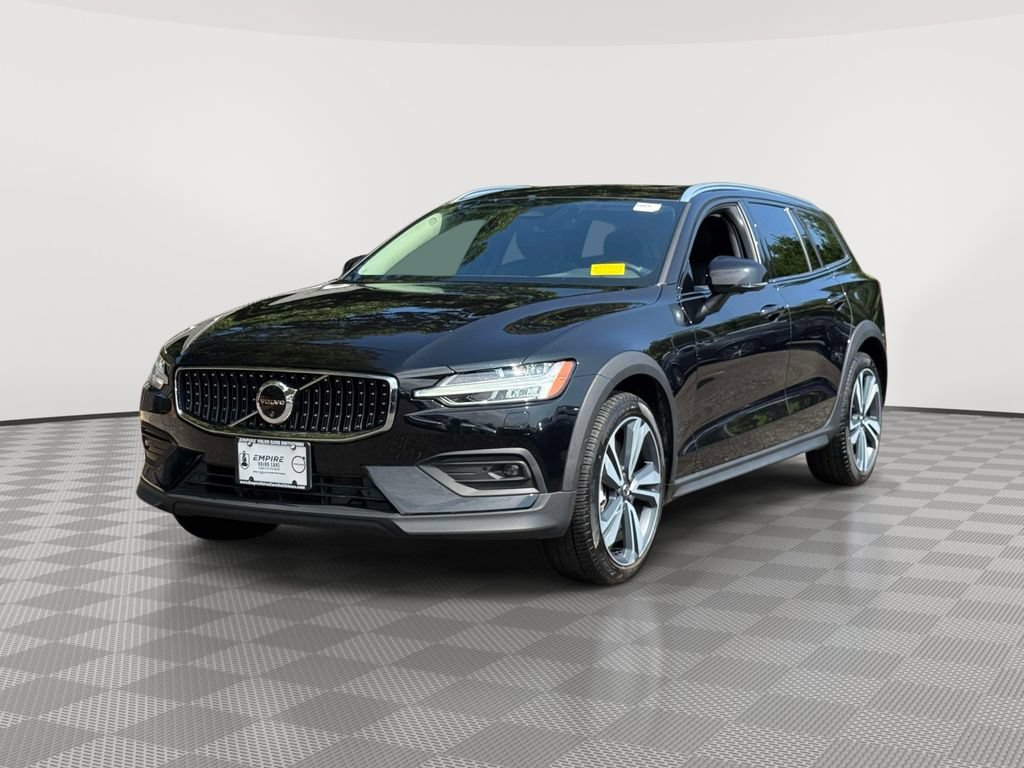 Used 2024 Volvo V60 B5 Cross Country Plus w/ Protection Package Premier AWD/4WD image 2