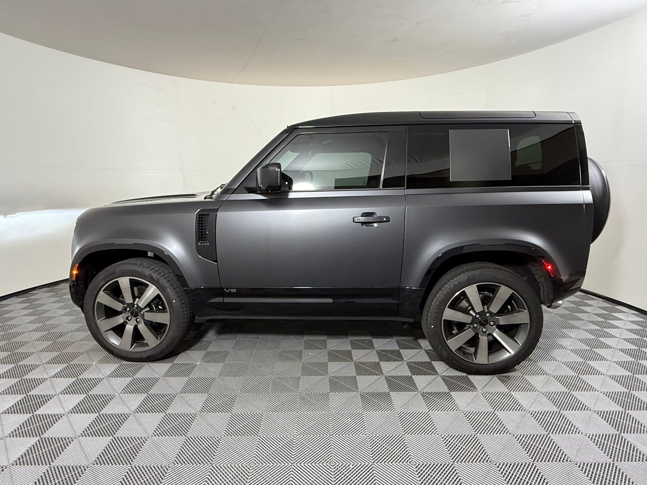 New 2026 Land Rover Defender 90 V8 AWD/4WD image 2