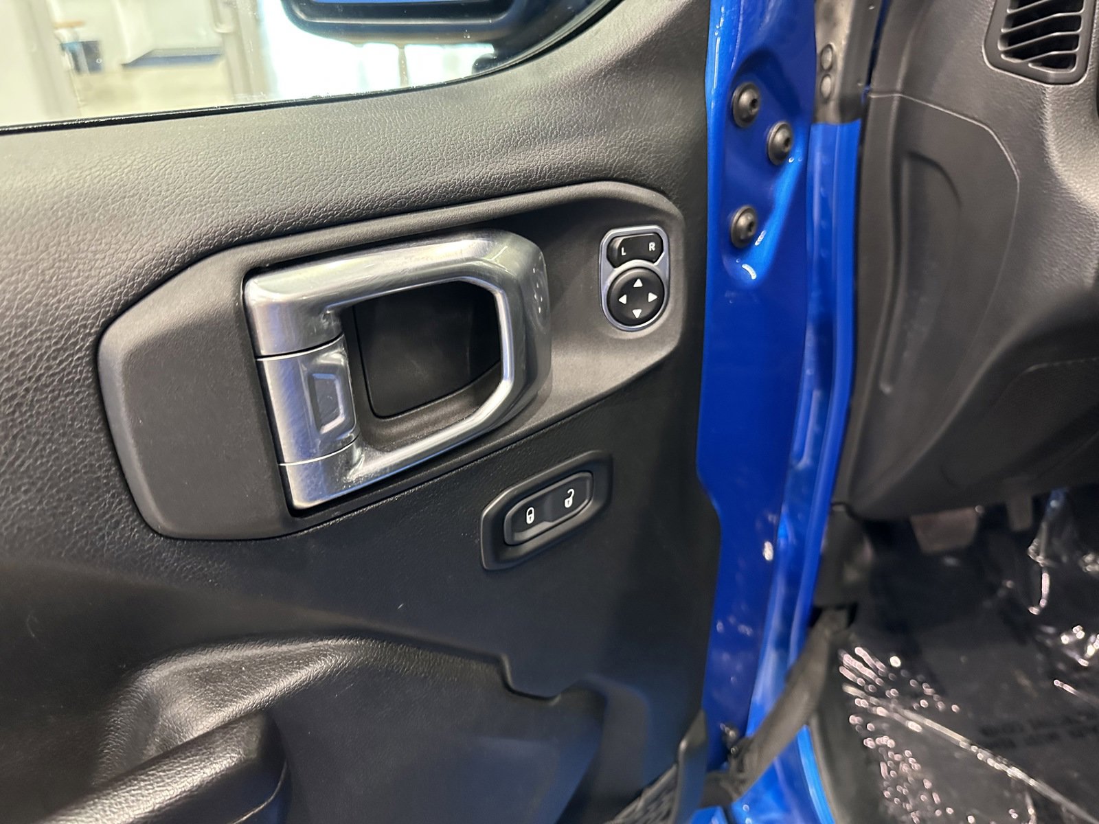 Used 2021 Jeep Gladiator Sport image 18