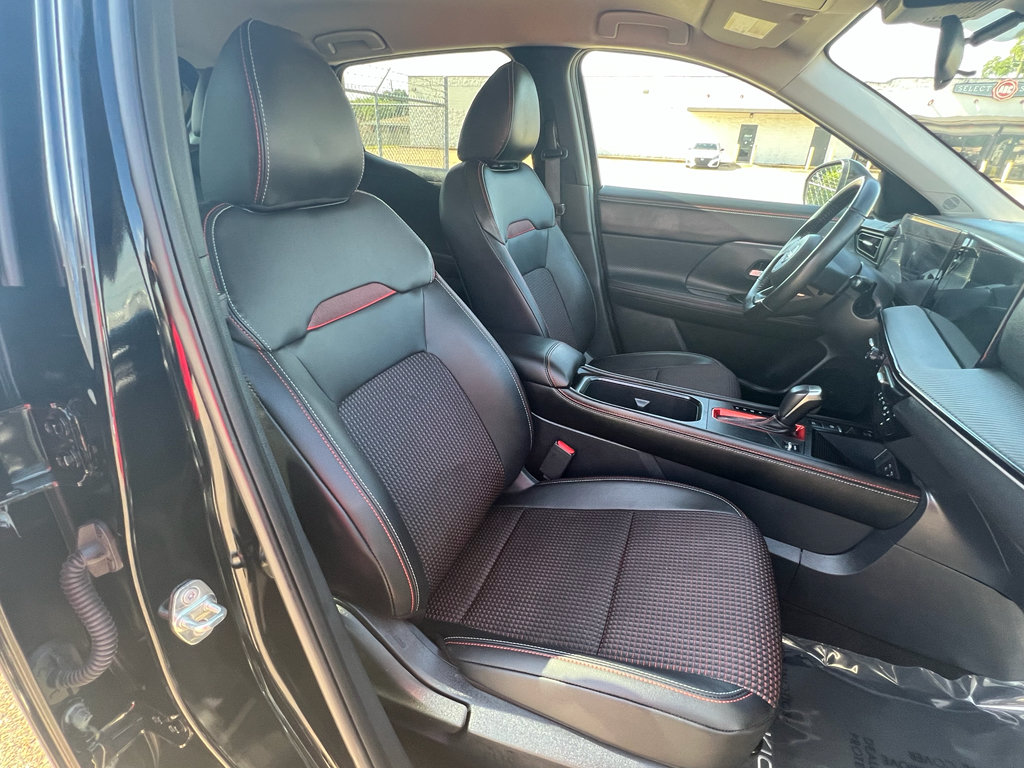 Used 2025 Nissan Kicks SR FWD image 14