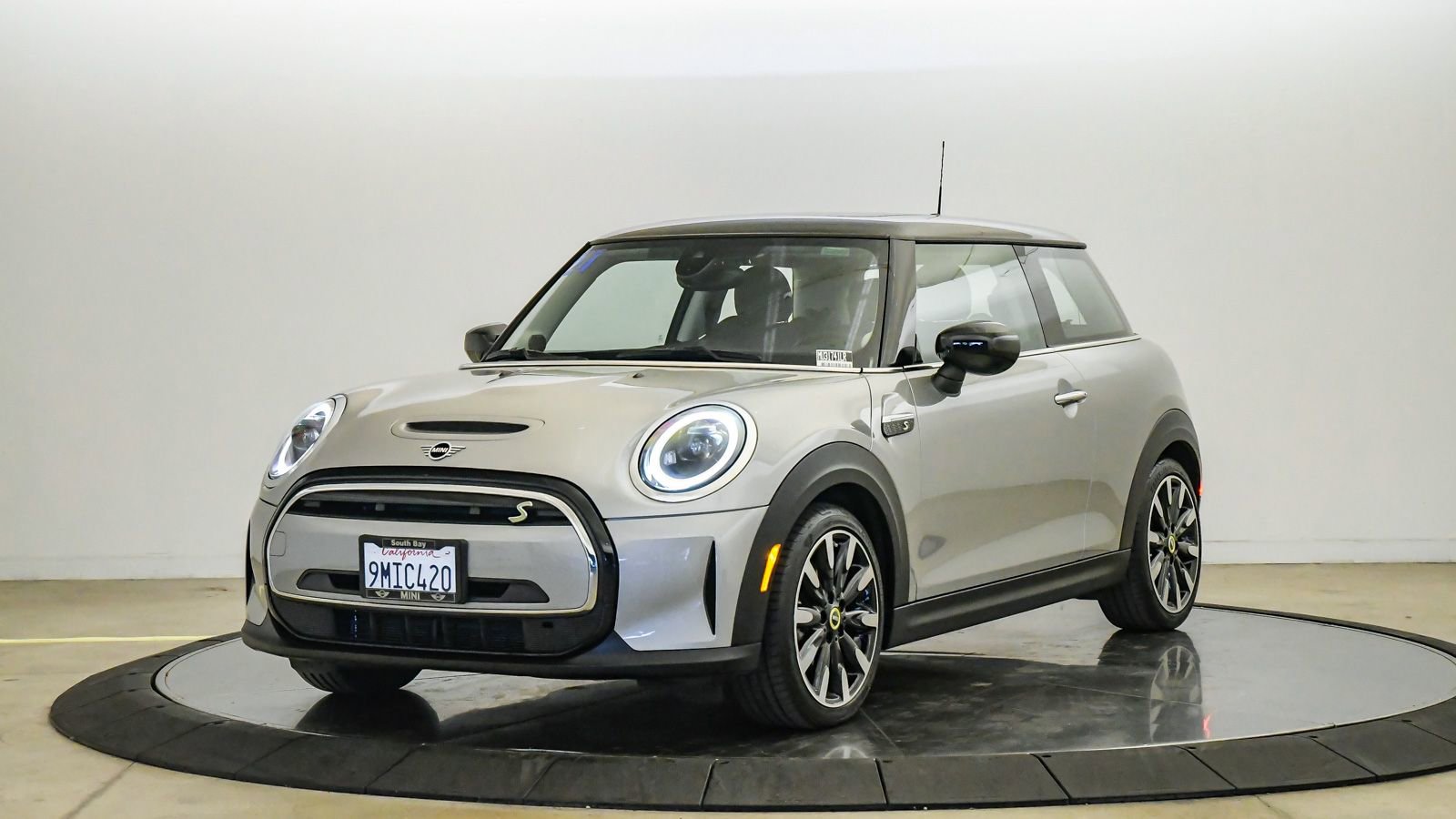 Certified 2024 MINI Cooper SE FWD image 1