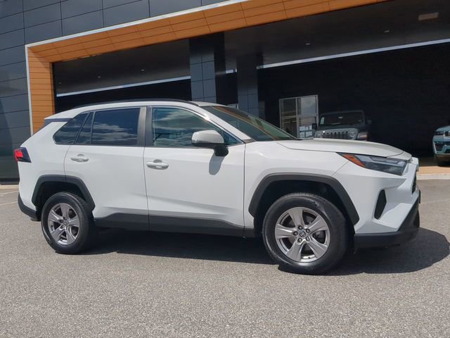 Used 2022 Toyota RAV4 XLE AWD/4WD image 2
