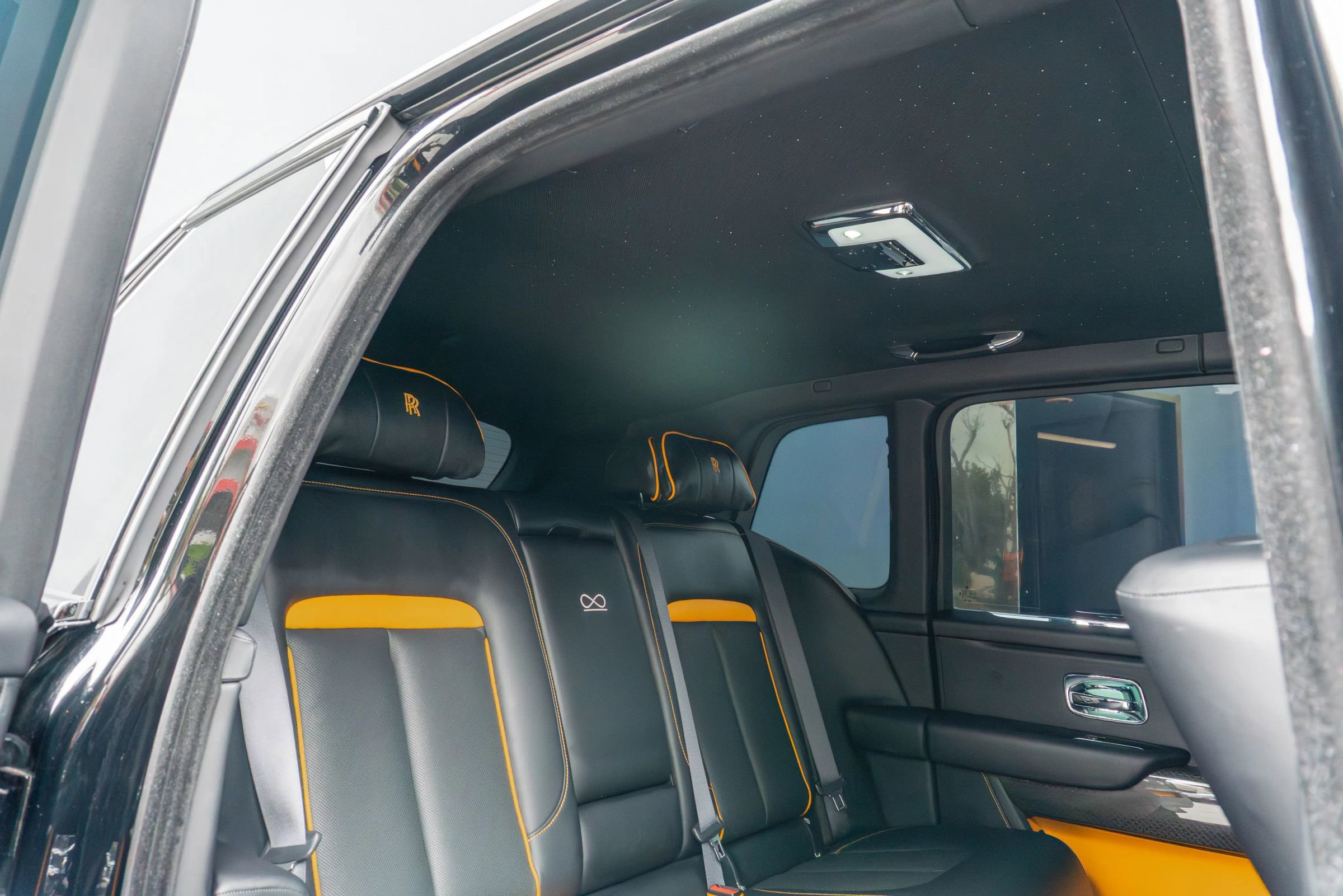 Used 2023 Rolls-Royce Cullinan Black Badge w/ Leather Finishing Pack image 48