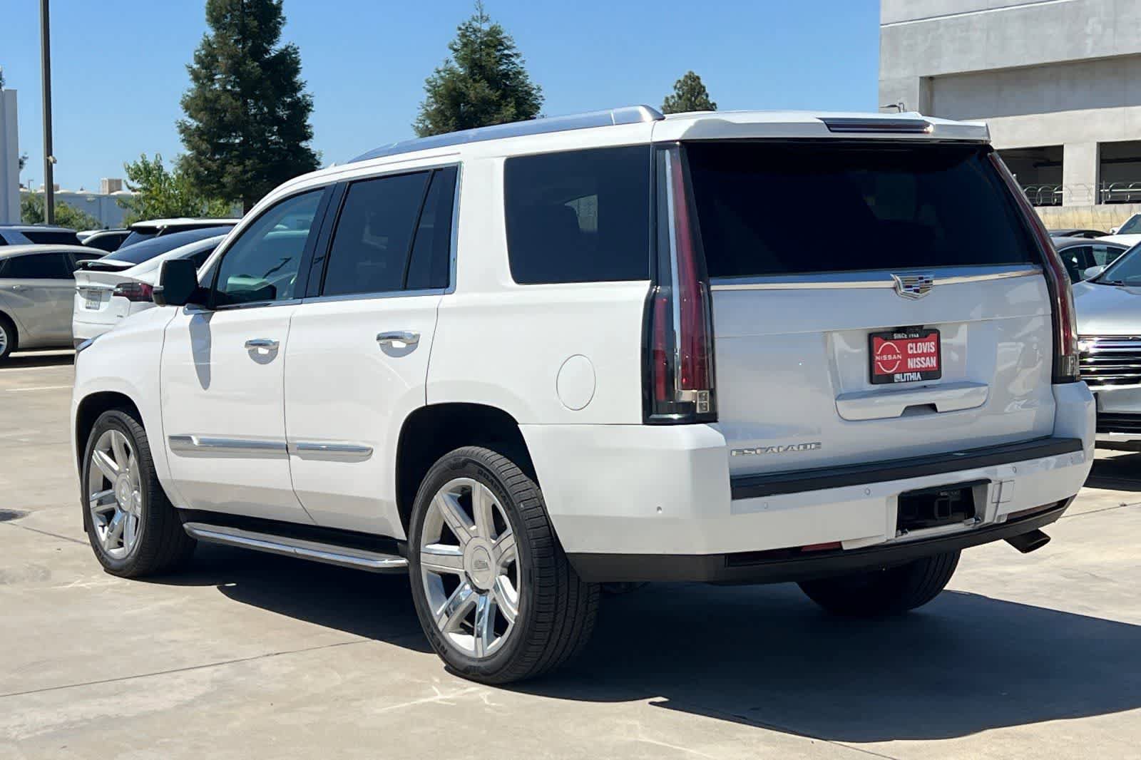 Used 2020 Cadillac Escalade Luxury AWD/4WD image 7