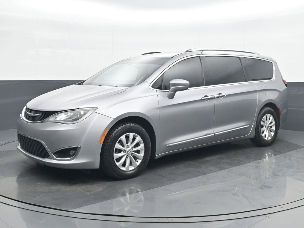 Used 2019 Chrysler Pacifica Touring-L image 2