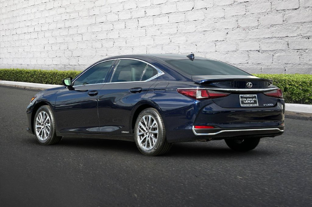 Used 2022 Lexus ES 300h w/ Accessory Package 2 FWD image 6