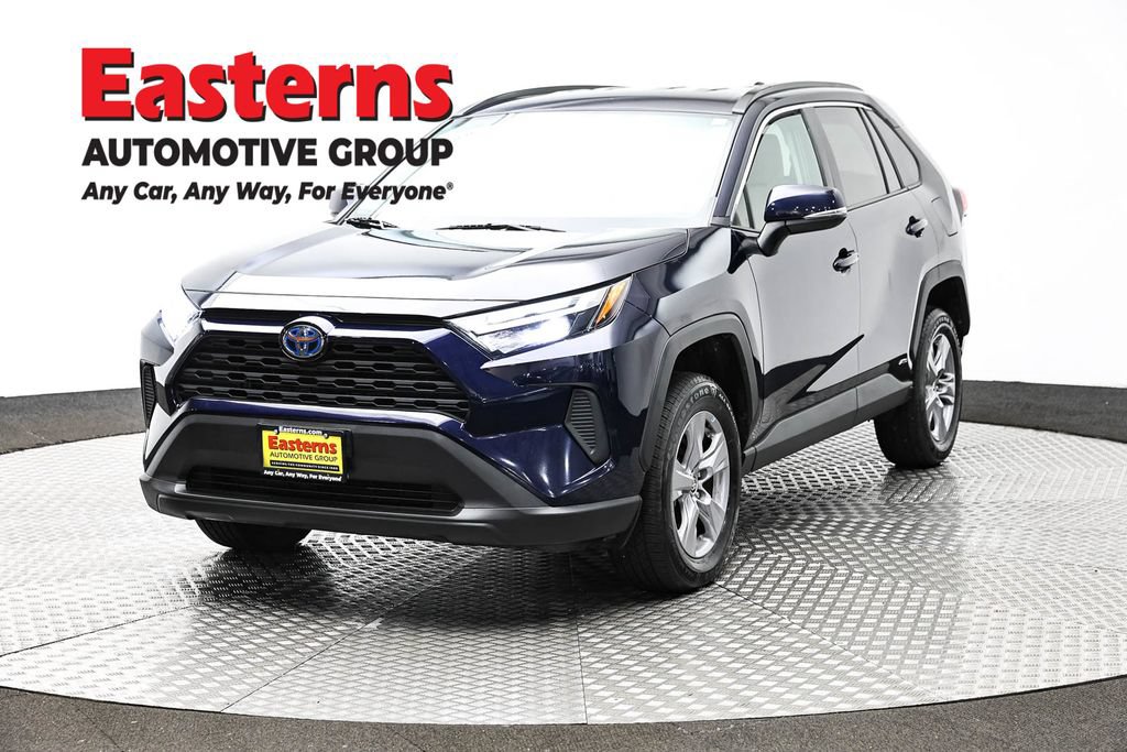 Used 2022 Toyota RAV4 XLE AWD/4WD image 1