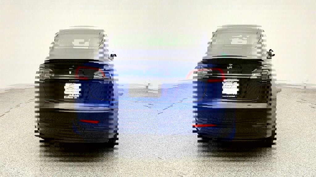 Used 2023 Tesla Model 3 Standard Range image 6