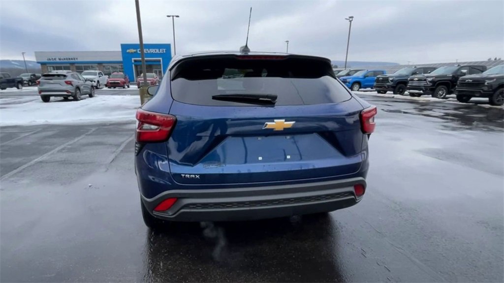 Certified 2024 Chevrolet Trax LS w/ Driver Confidence Package image 7