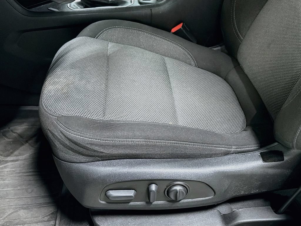 Used 2023 Chevrolet Traverse LT FWD image 19