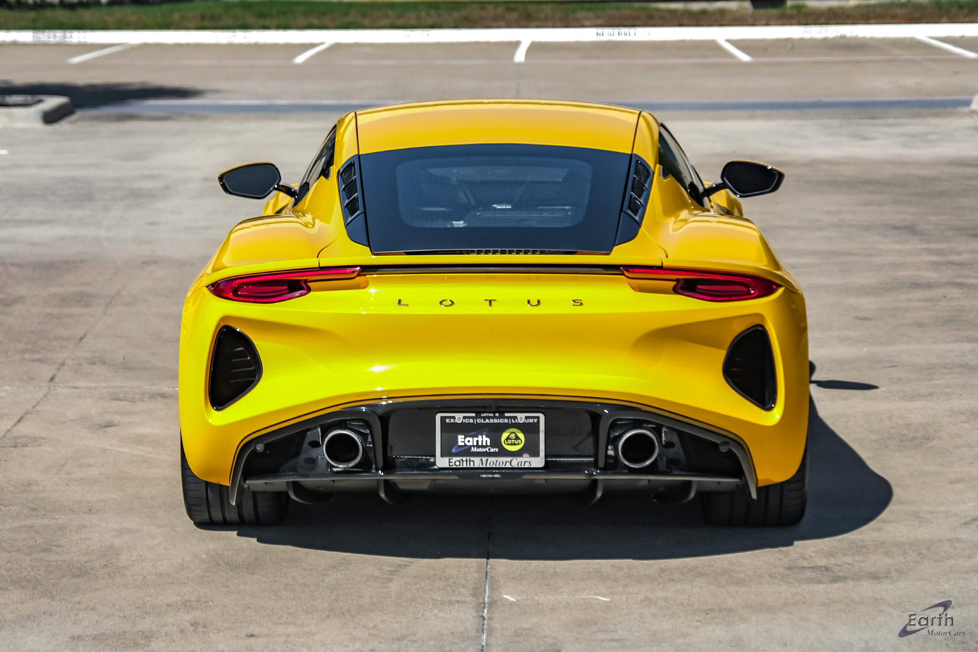 Used 2025 Lotus Emira RWD image 16