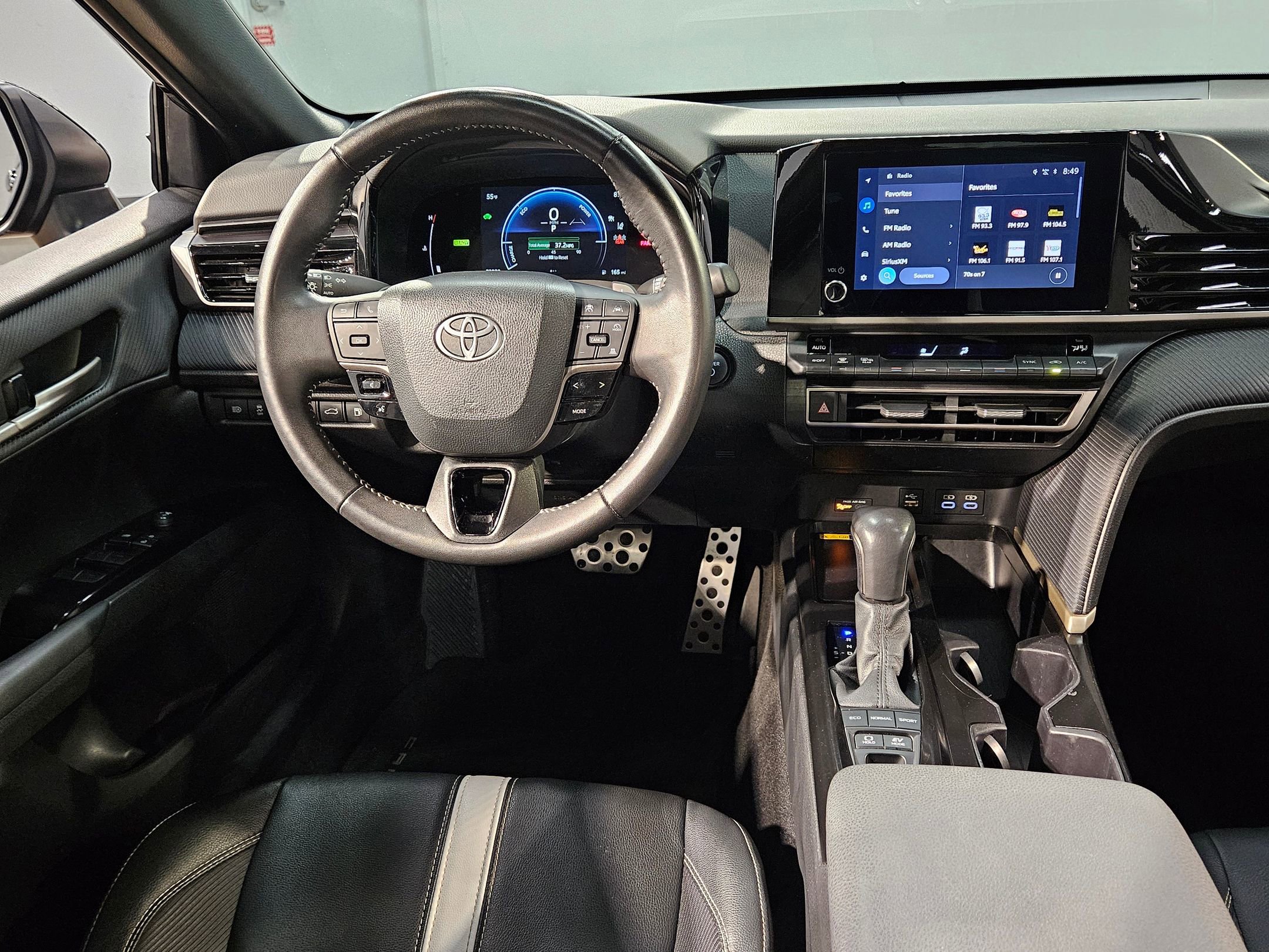 Used 2025 Toyota Camry SE image 9