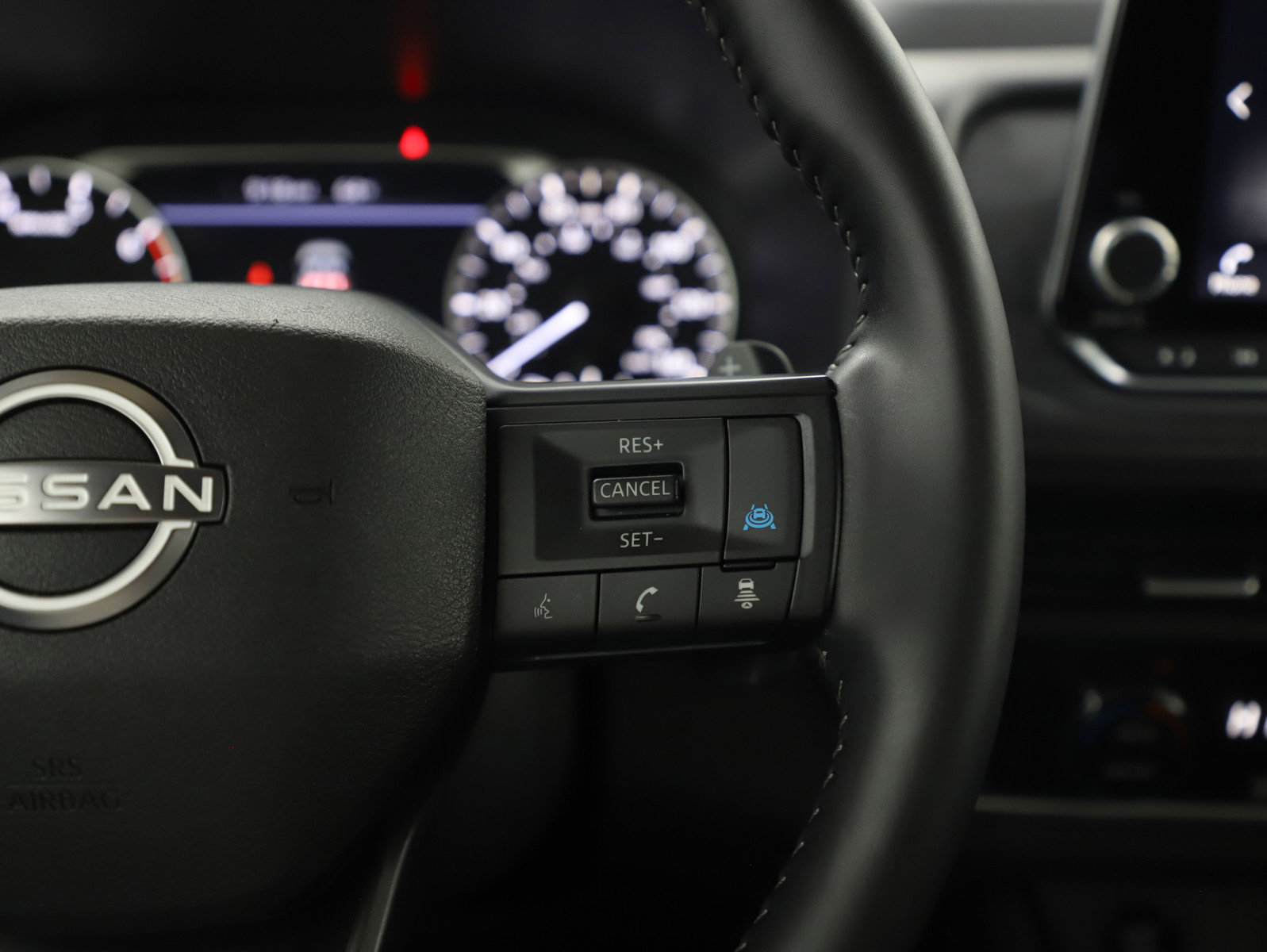 Used 2025 Nissan Rogue SV image 28