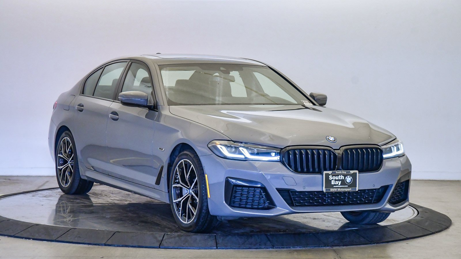 Certified 2022 BMW 530e w/ Premium Package image 6