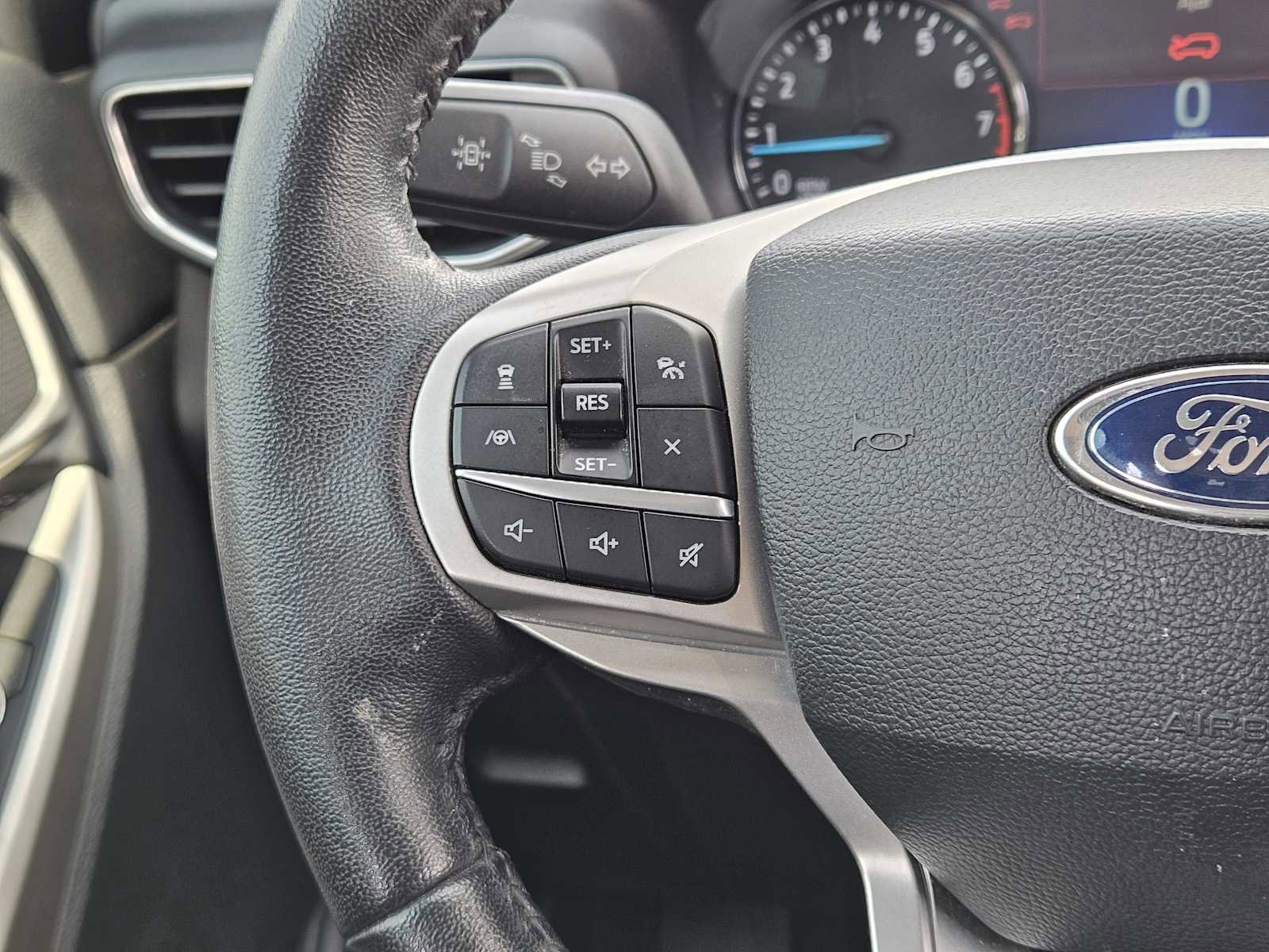 Used 2022 Ford Explorer XLT w/ Equipment Group 202A image 27