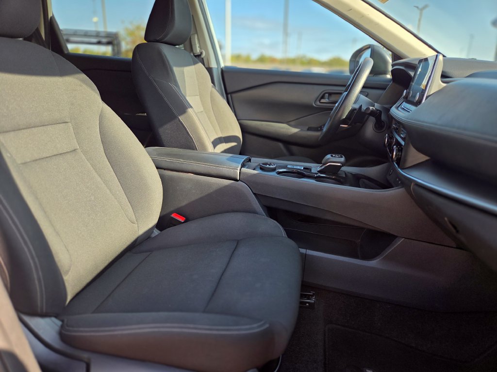 Used 2024 Nissan Rogue S AWD/4WD image 10