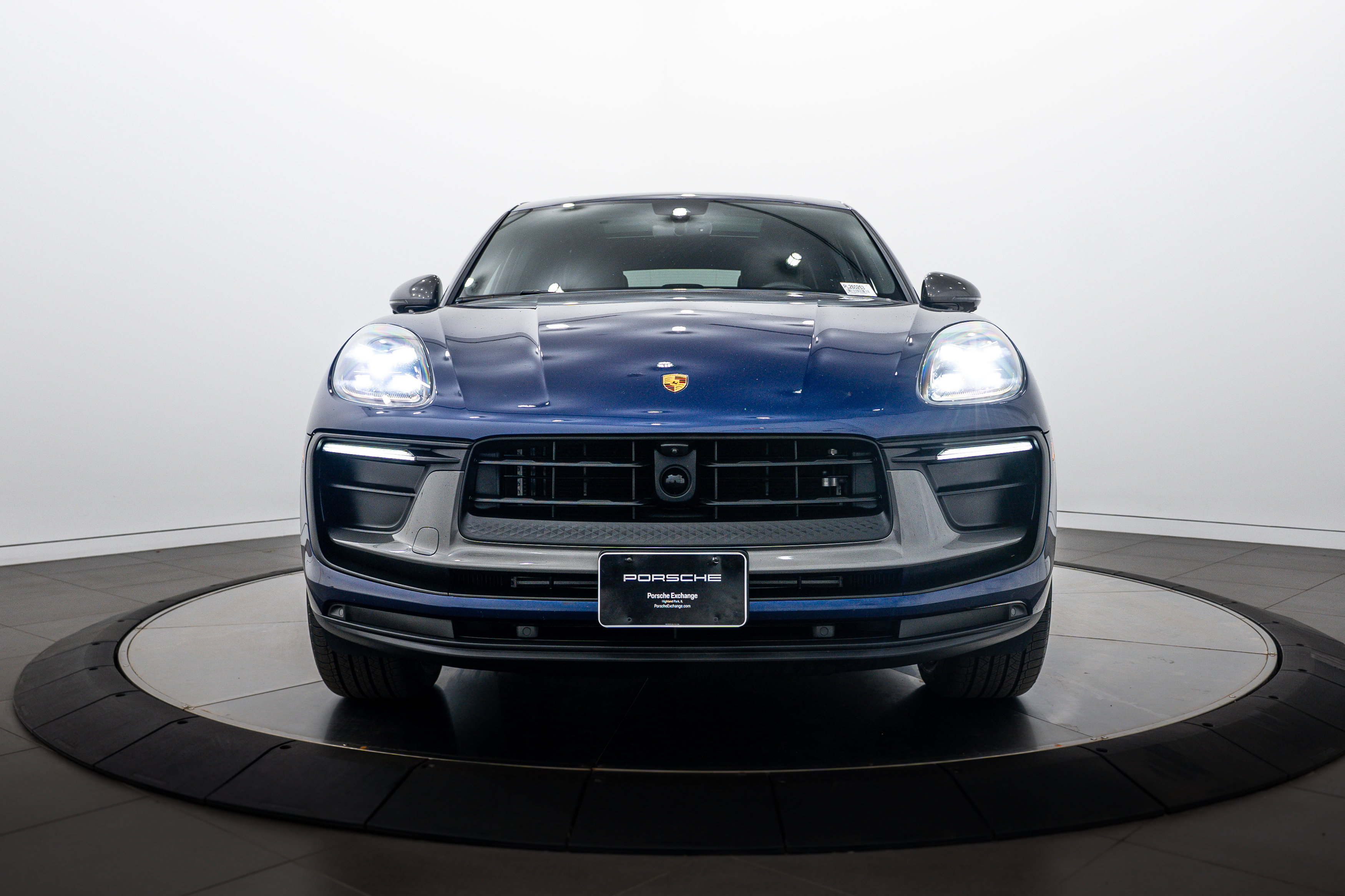 Certified 2026 Porsche Macan Turbo AWD/4WD image 10