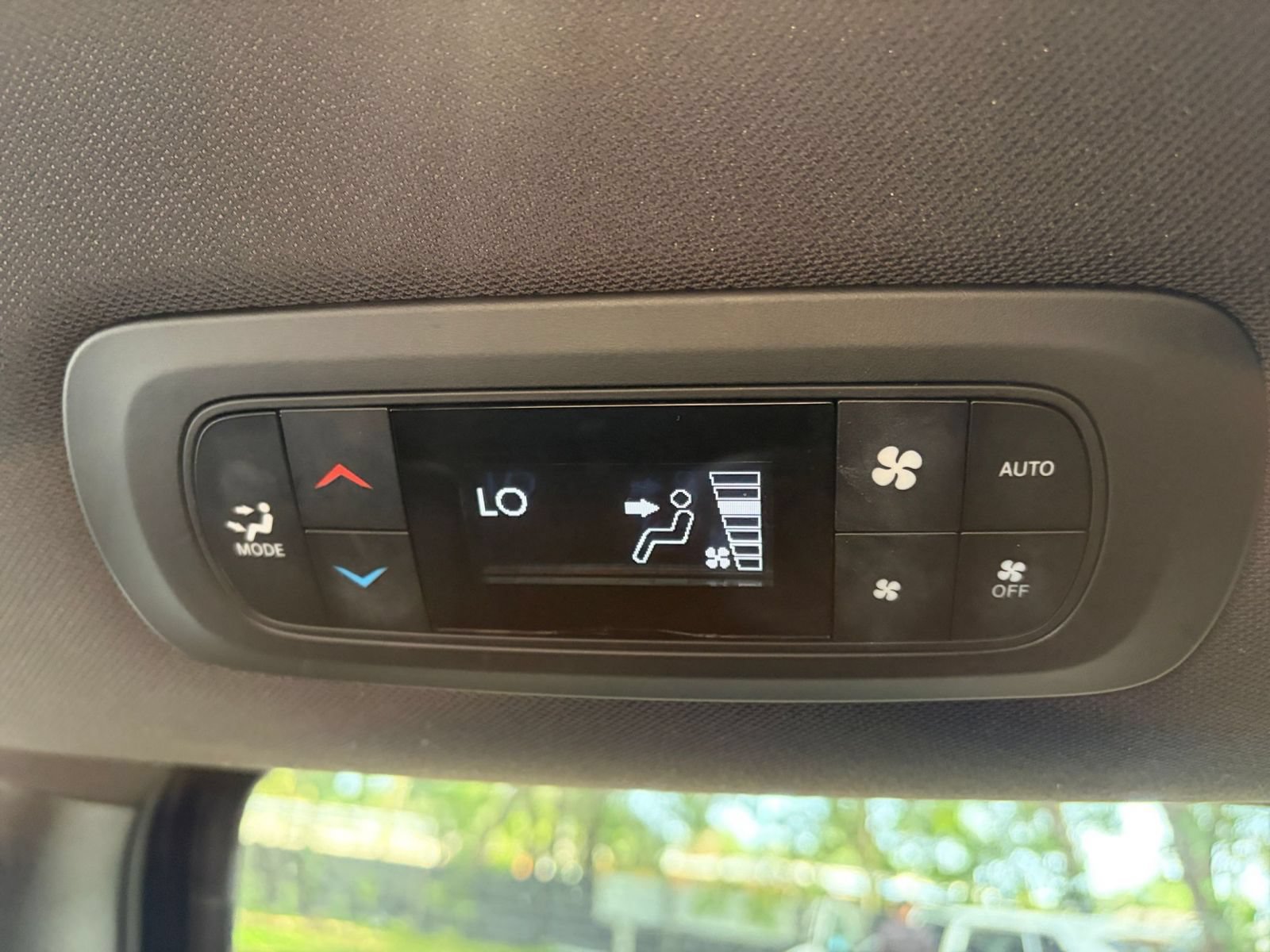 Used 2025 Chrysler Pacifica Select FWD image 25