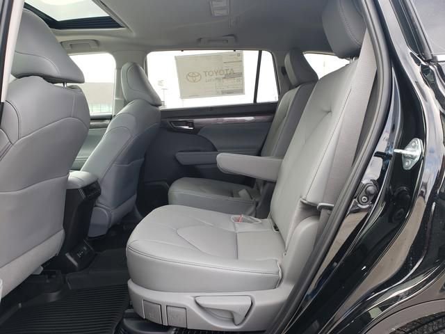 New 2026 Toyota Highlander Limited image 12