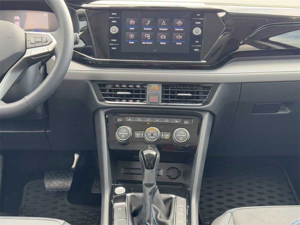 New 2024 Volkswagen Taos SE image 13