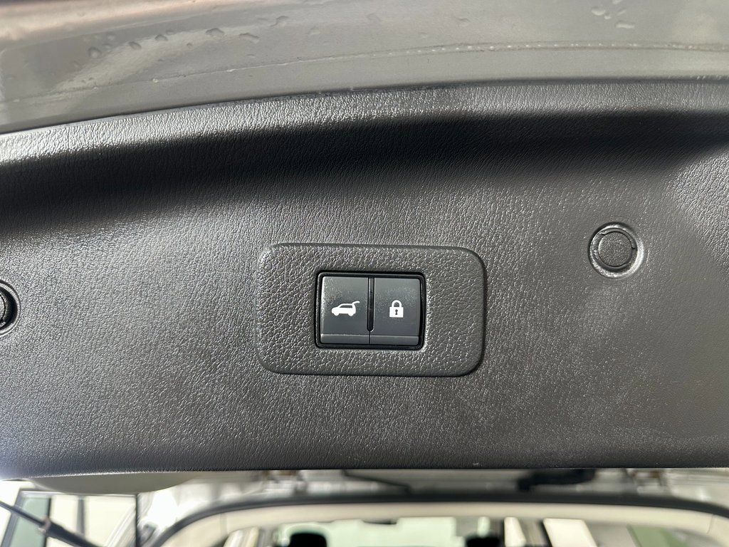 Used 2024 Nissan Armada SL image 23