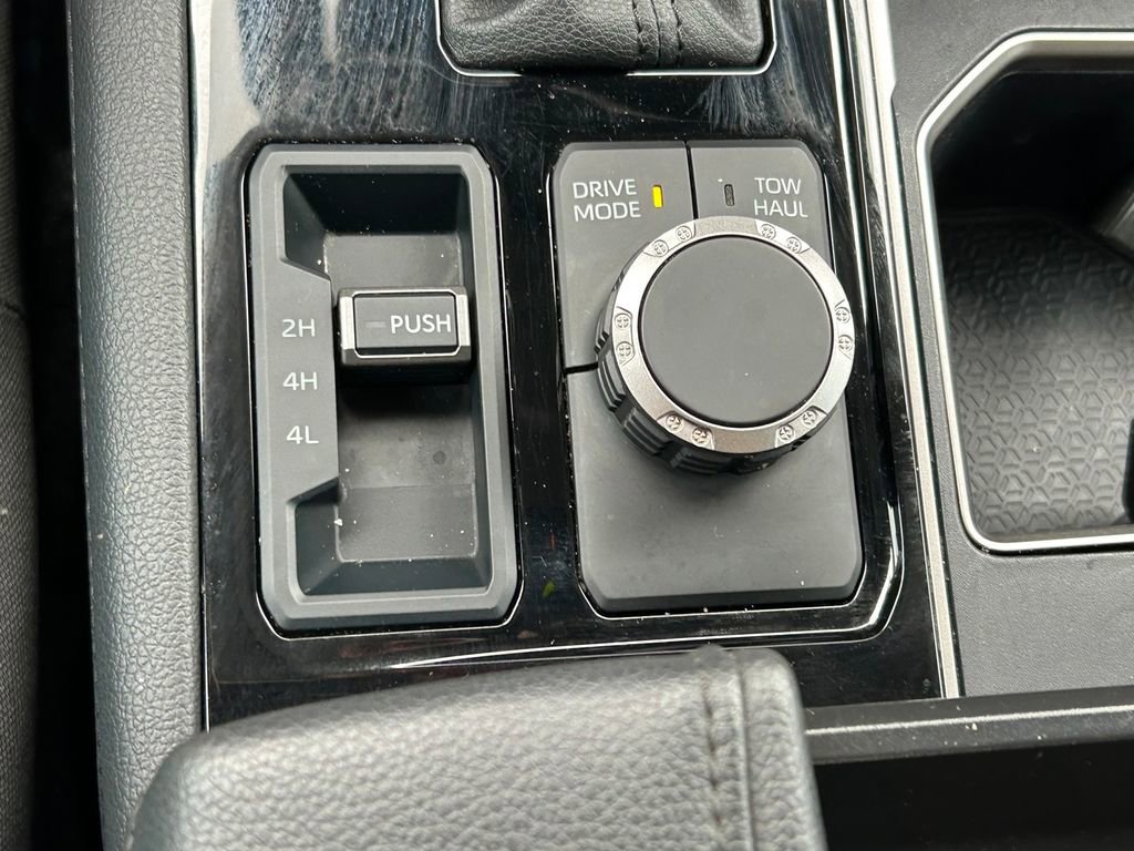 Used 2024 Toyota Tundra Limited AWD/4WD image 33