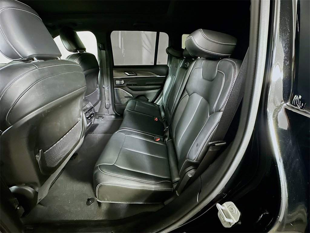 Used 2022 Jeep Grand Cherokee Overland image 14