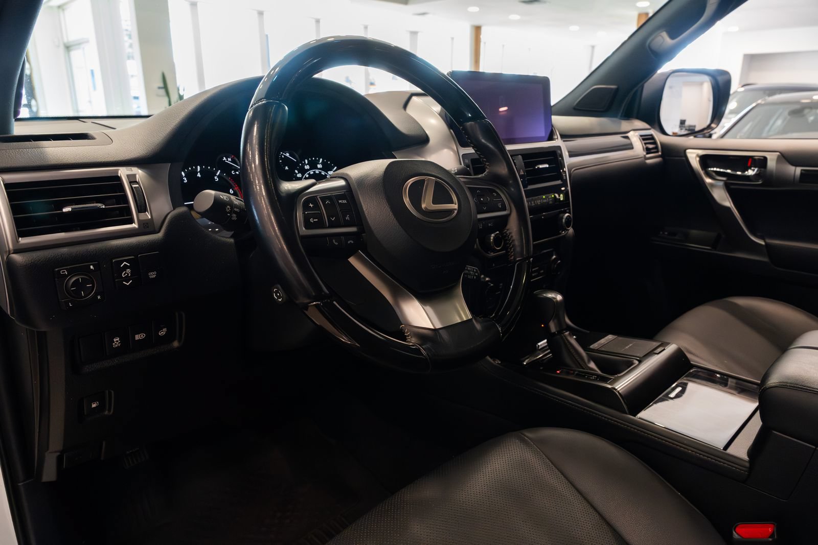 Used 2023 Lexus GX 460 Premium w/ Accessory Package AWD/4WD image 16