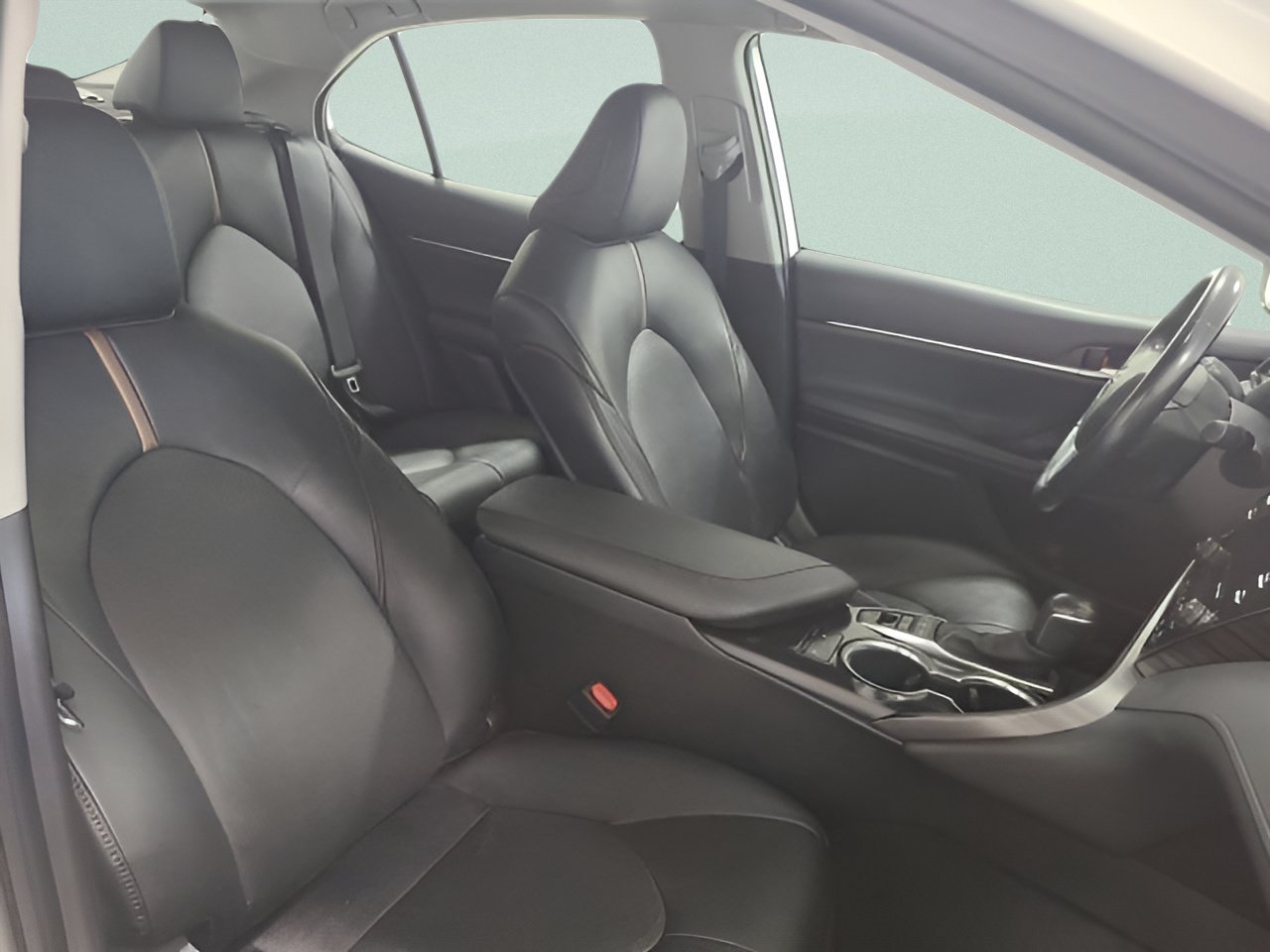 Used 2020 Toyota Camry XLE FWD image 12