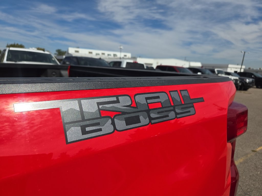 Used 2025 Chevrolet Silverado 1500 Custom Trail Boss w/ Dark Appearance Package AWD/4WD image 20