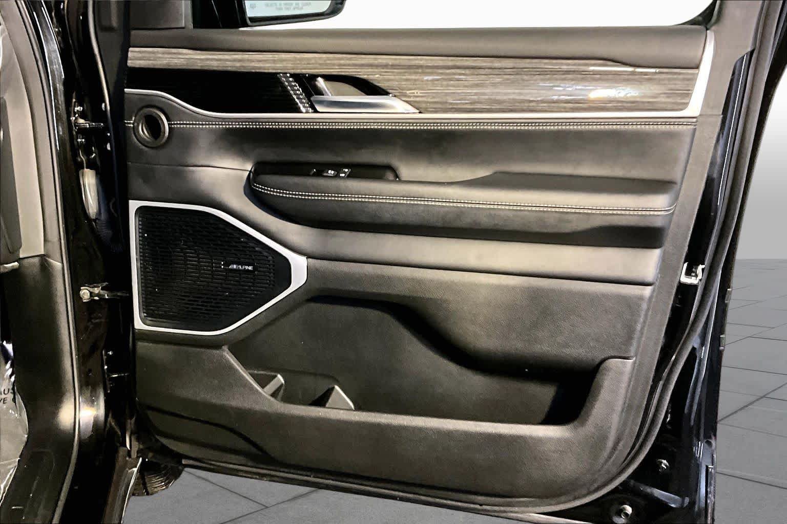 Used 2022 Jeep Wagoneer Series II AWD/4WD image 22