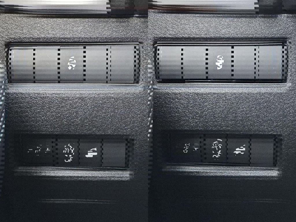 Used 2023 Nissan Rogue SL w/ SL Premium Package image 17