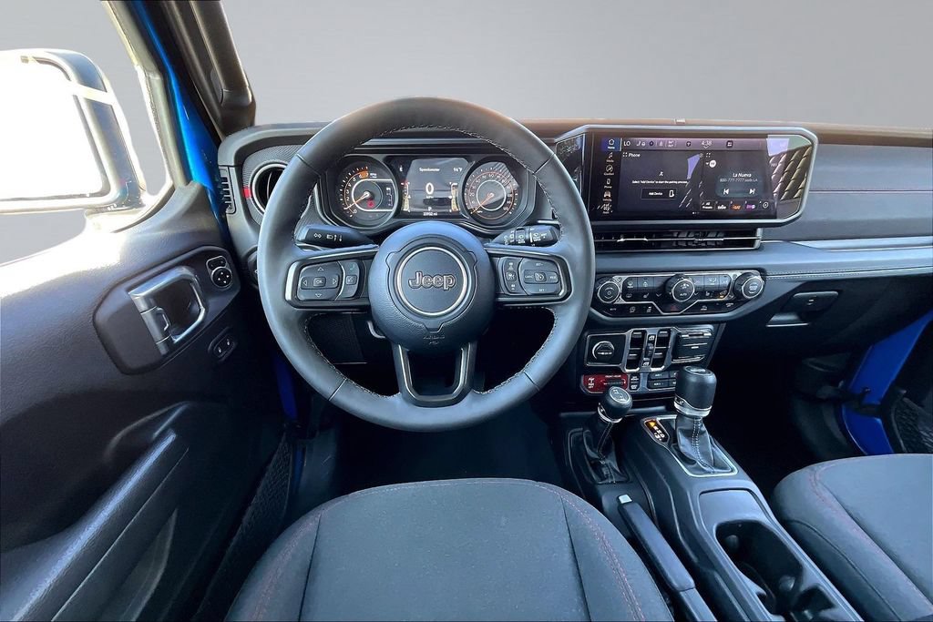 Used 2025 Jeep Wrangler Unlimited Rubicon w/ Convenience Group AWD/4WD image 5