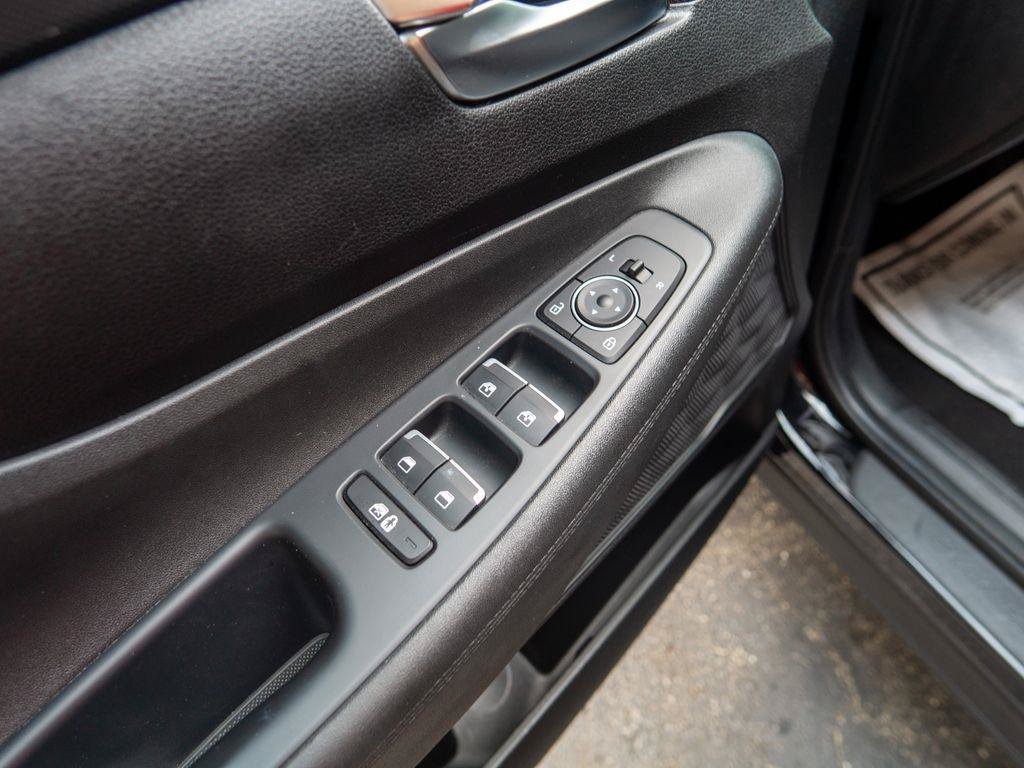 Used 2023 Hyundai Santa Fe SEL AWD/4WD image 16