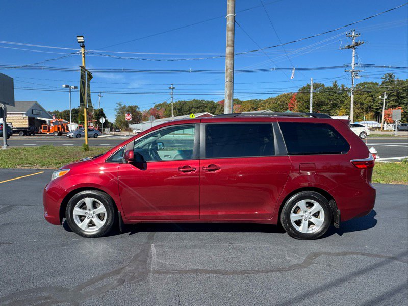 Used 2015 Toyota Sienna LE image 8