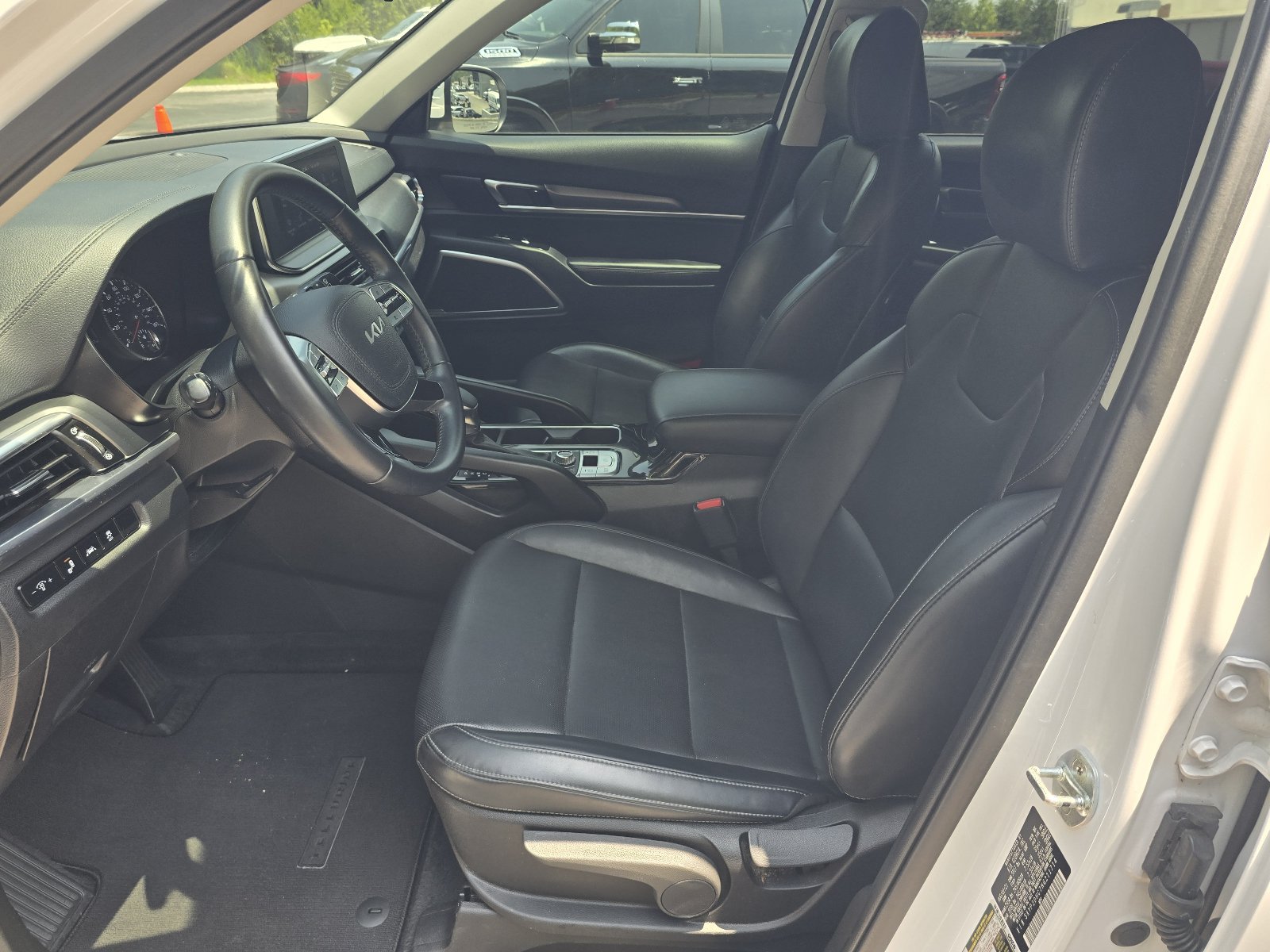 Used 2022 Kia Telluride LX AWD/4WD image 12