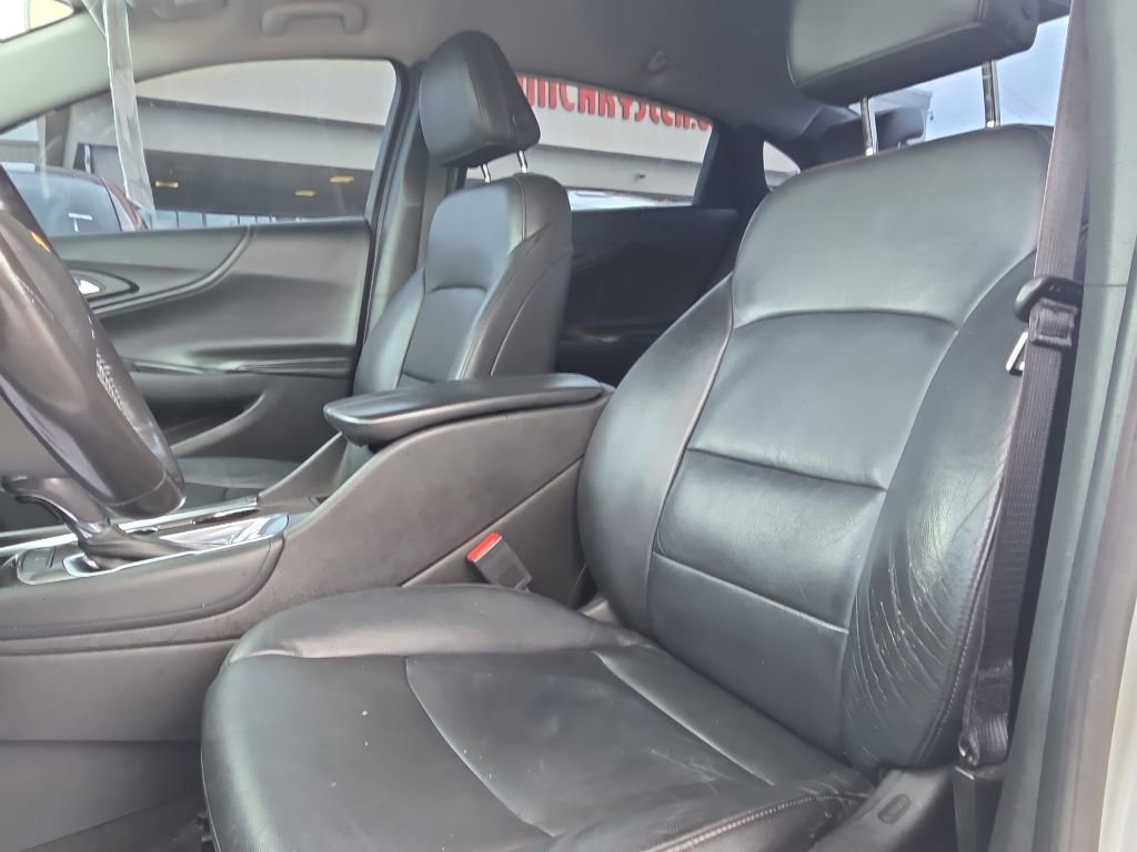 Used 2018 Chevrolet Malibu LT w/ Leather Package FWD image 15