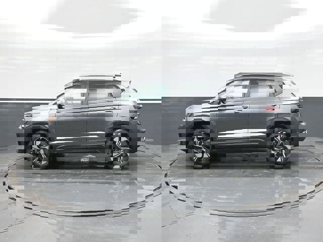 New 2026 Volkswagen Taos SE image 4