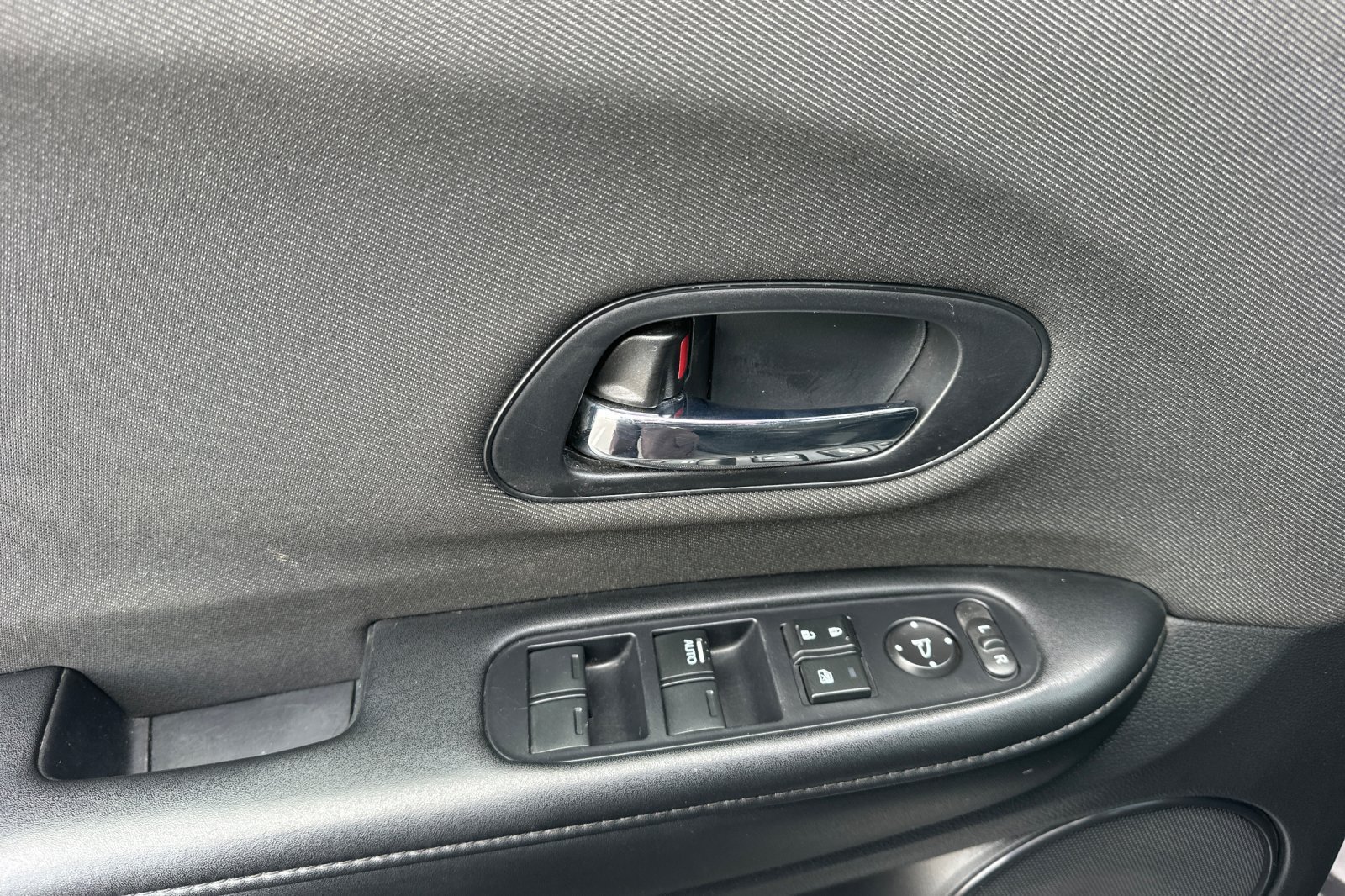 Used 2019 Honda HR-V LX image 13