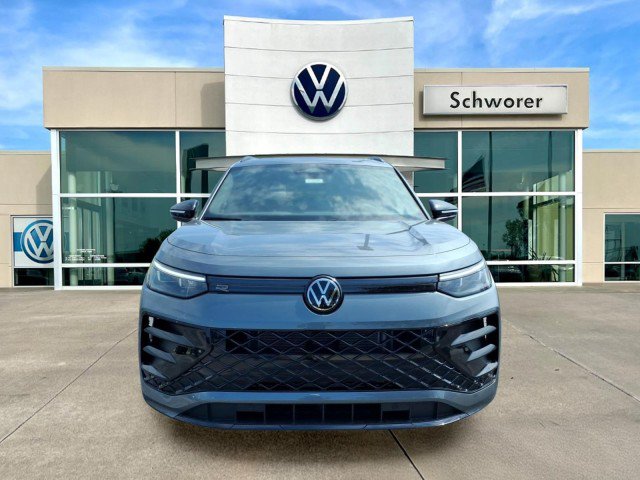 New 2026 Volkswagen Tiguan SE R-Line AWD/4WD image 3