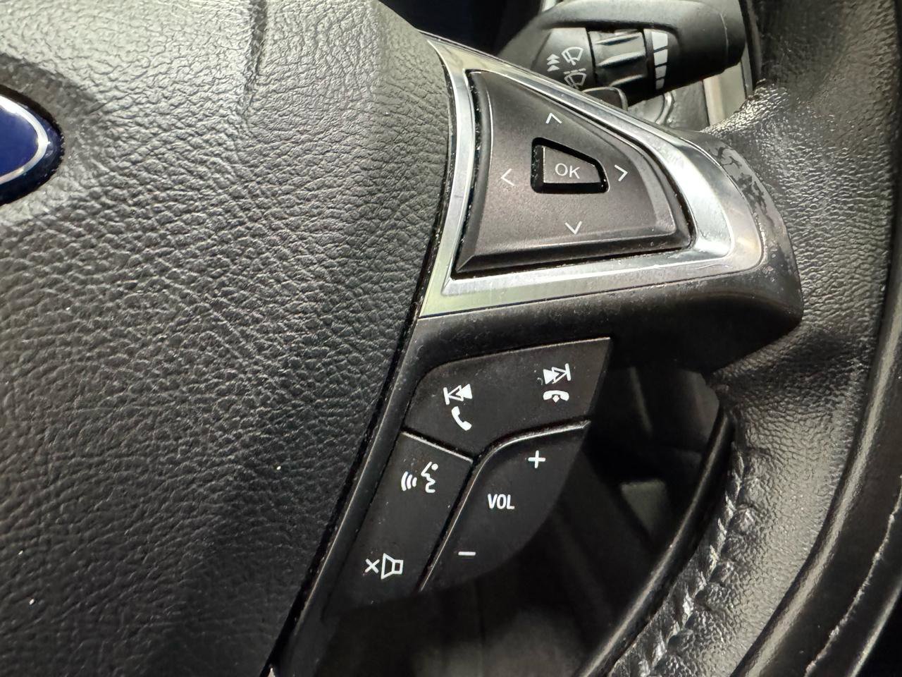 Used 2017 Ford Fusion SE w/ Fusion SE Technology Package image 19