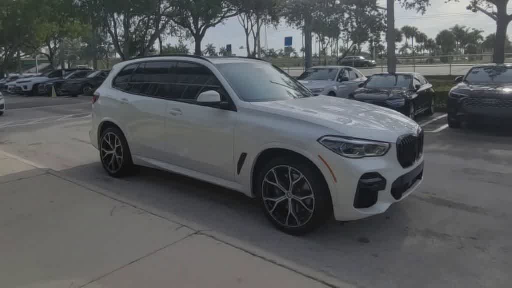Used 2022 BMW X5 sDrive40i w/ M Sport Package RWD image 2