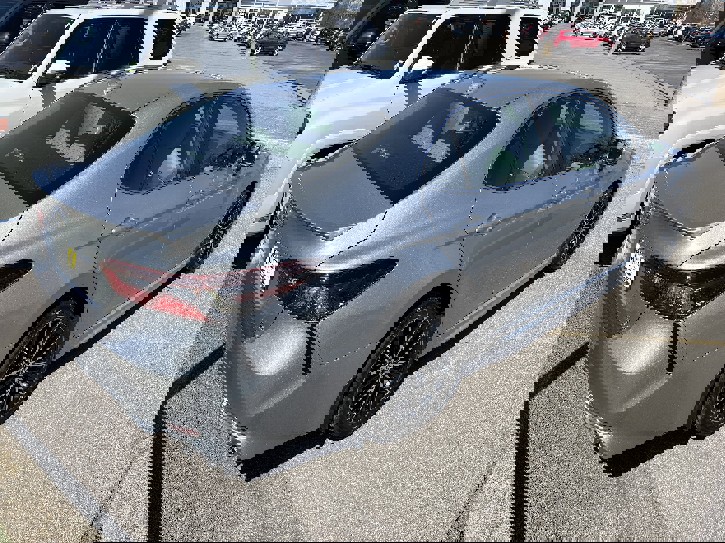 Used 2023 Toyota Camry SE image 5