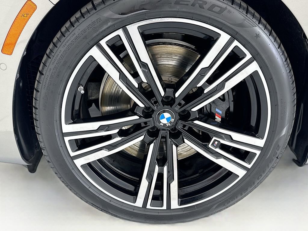 Used 2023 BMW 760i xDrive AWD/4WD image 29