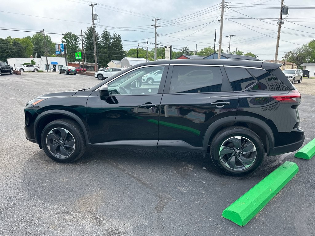 Used 2024 Nissan Rogue SV FWD image 3