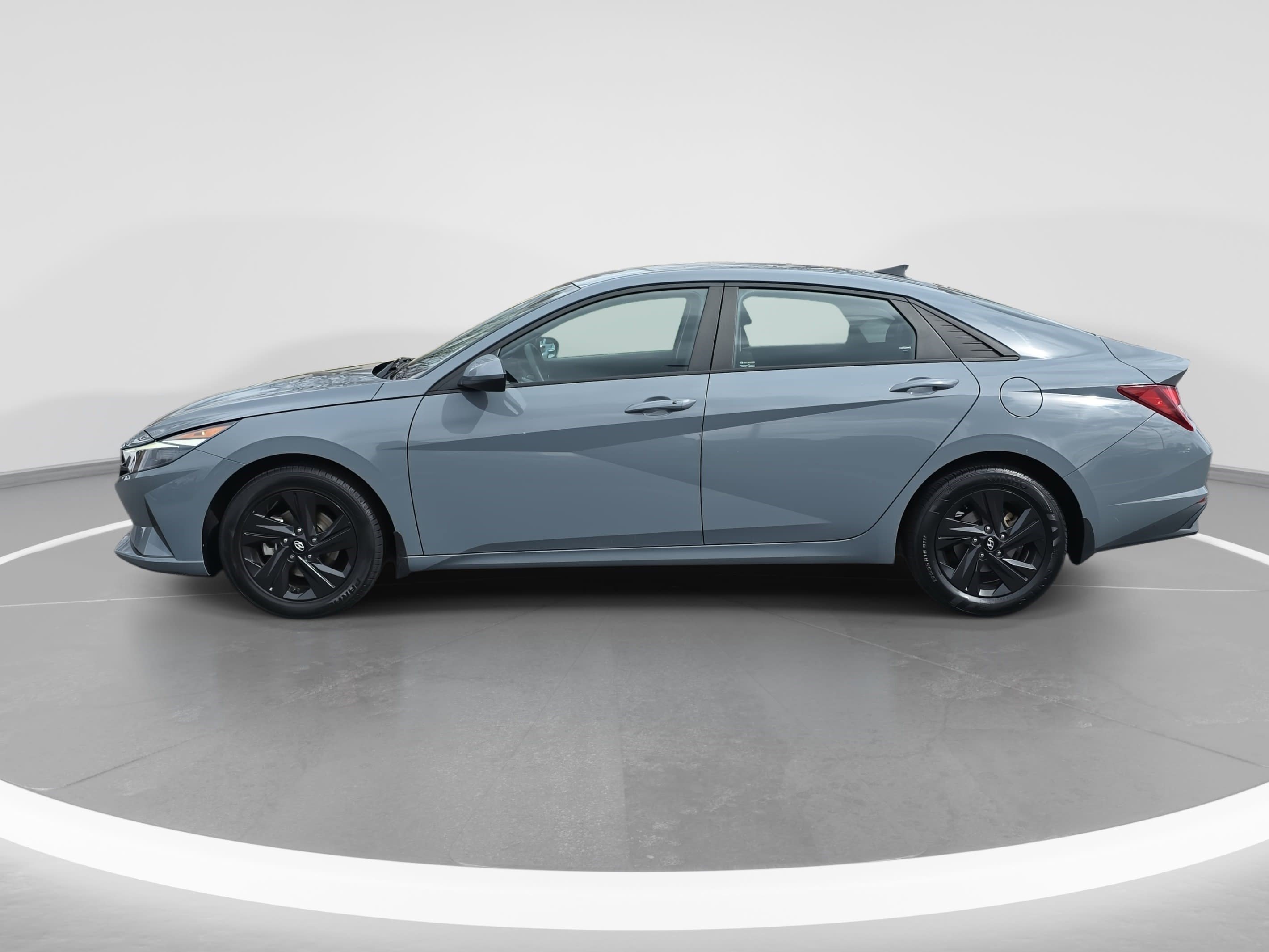 Used 2022 Hyundai Elantra SEL image 8